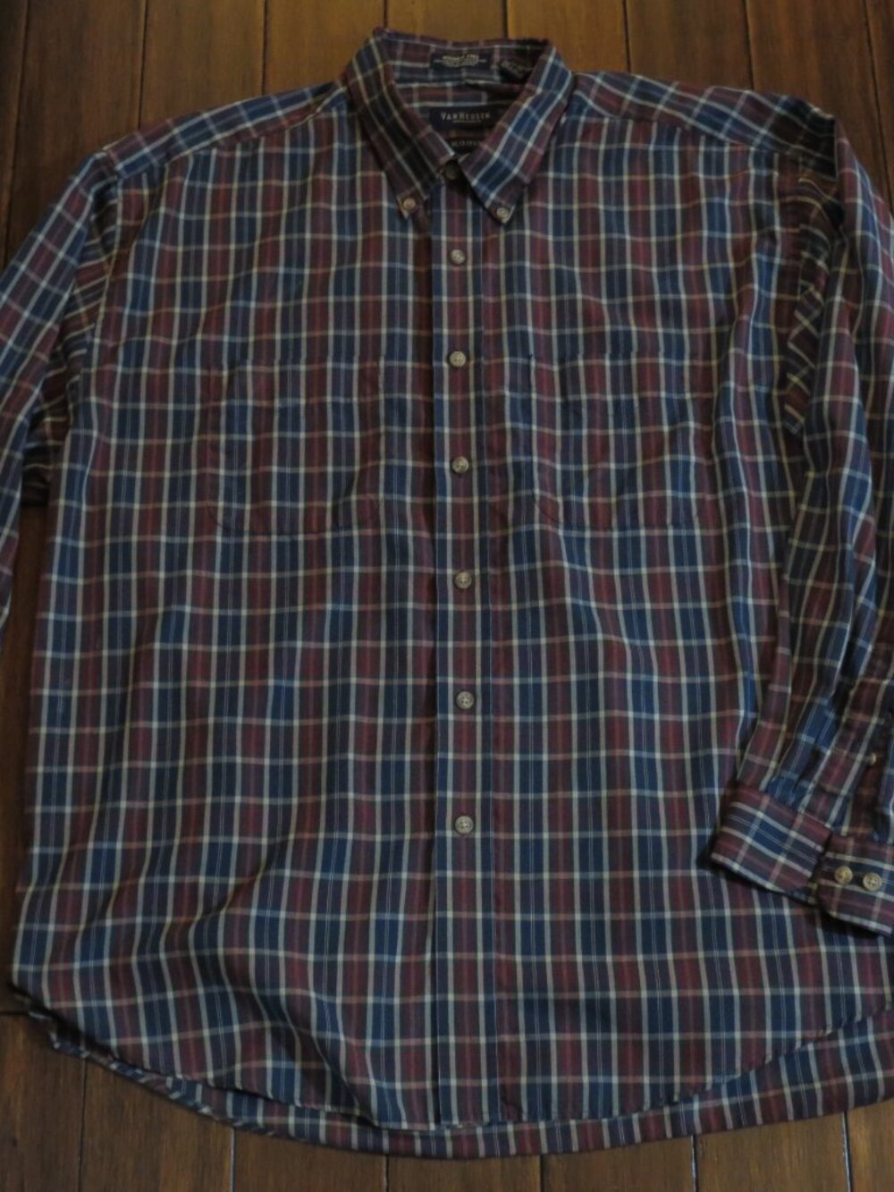 Van Heusen XL 17-17.5  Wrinkle Free Button Down Long Sleeve Shirt Plaid Blue Red